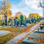 městský slatiňanský hřbitov na podzim